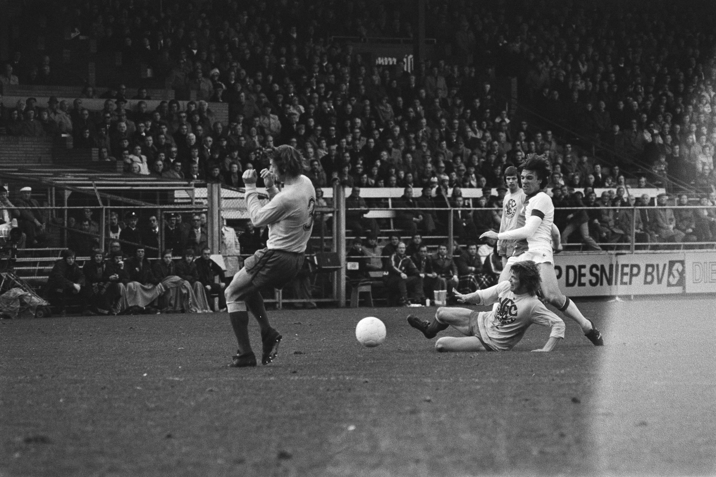 Ruud Krol challenging Jan Peters during Ajax against NEC in 1976