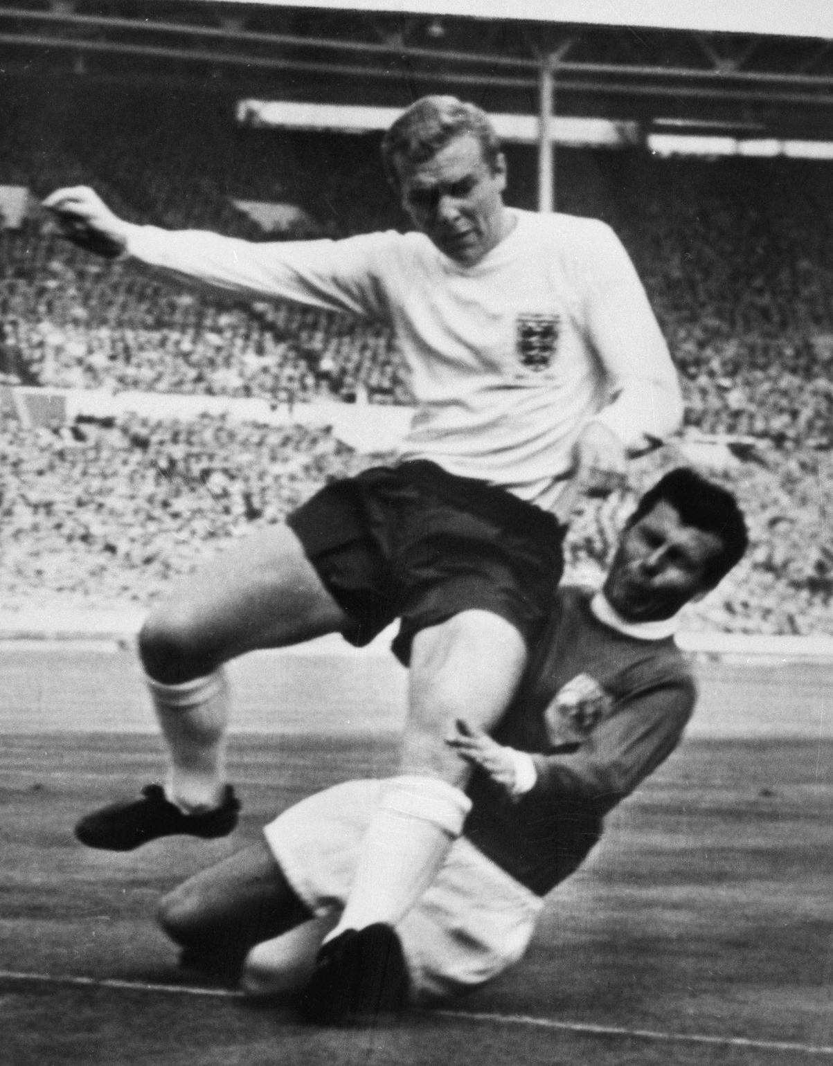 Bobby Moore vs Josef Masopust, 1963 England v Rest of the World football match