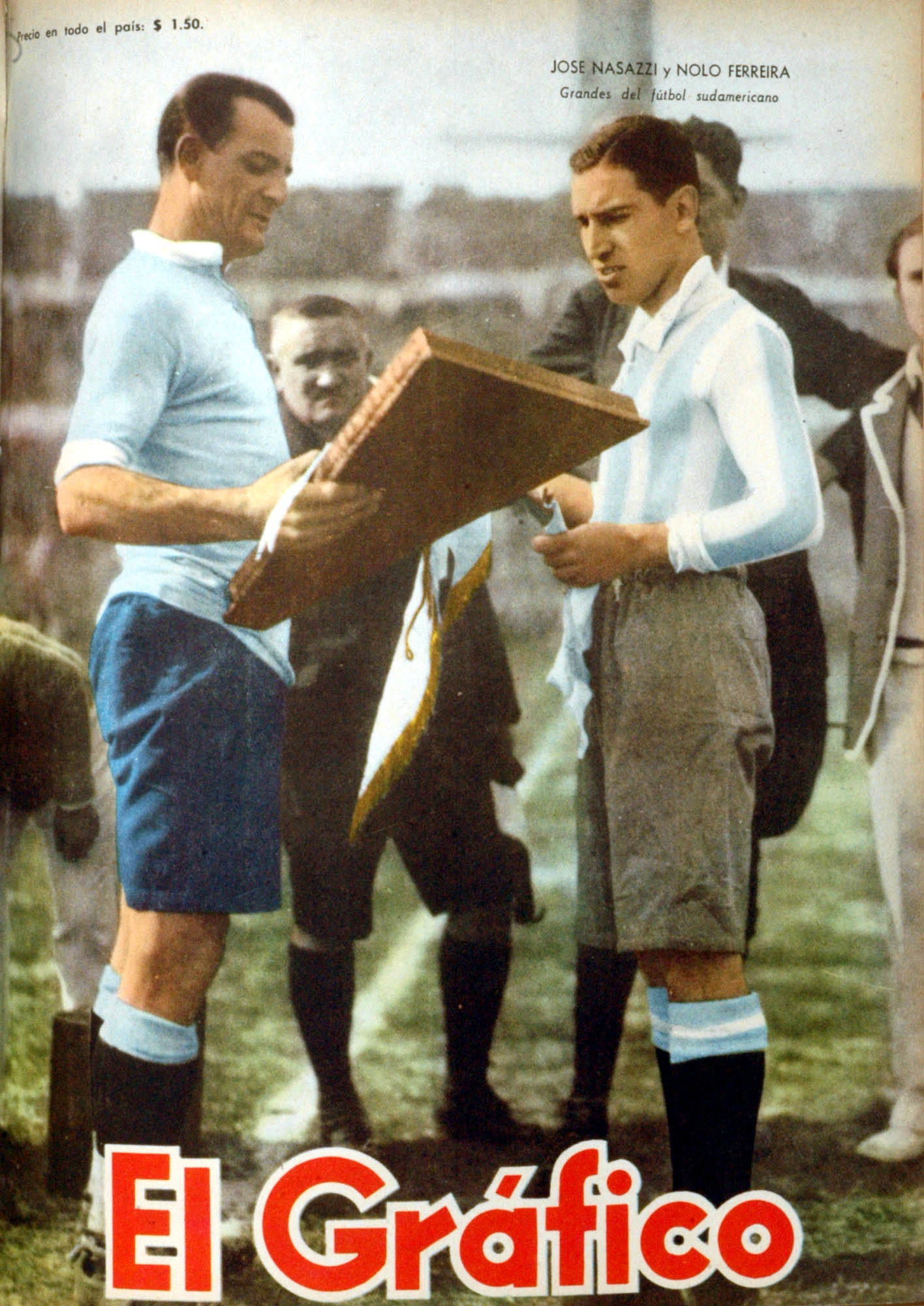 José Nasazzi standing with Manuel Ferreira in an El Gráfico photograph