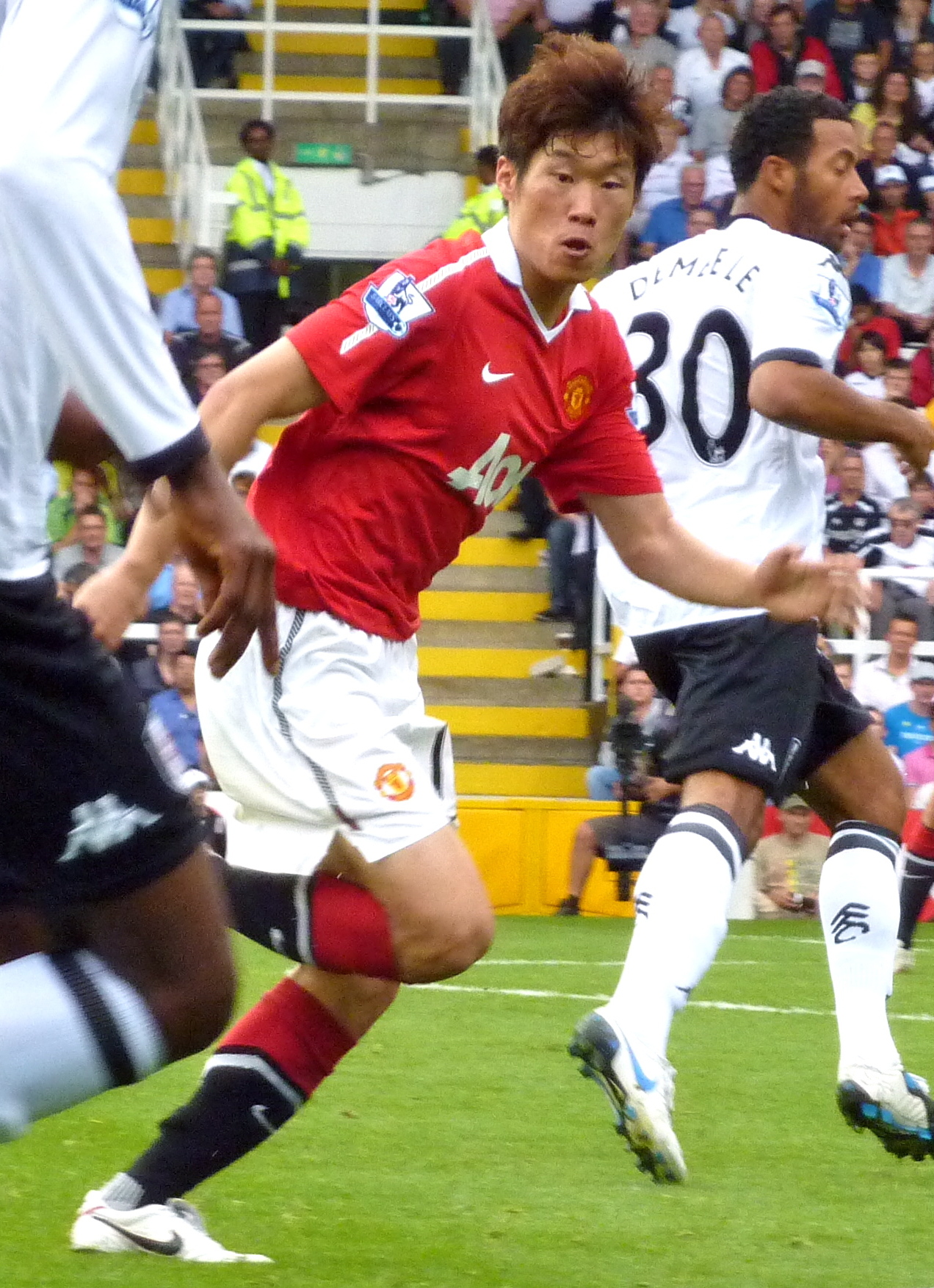 Park Ji-sung playing for Manchester United against Fulham in August 2010.