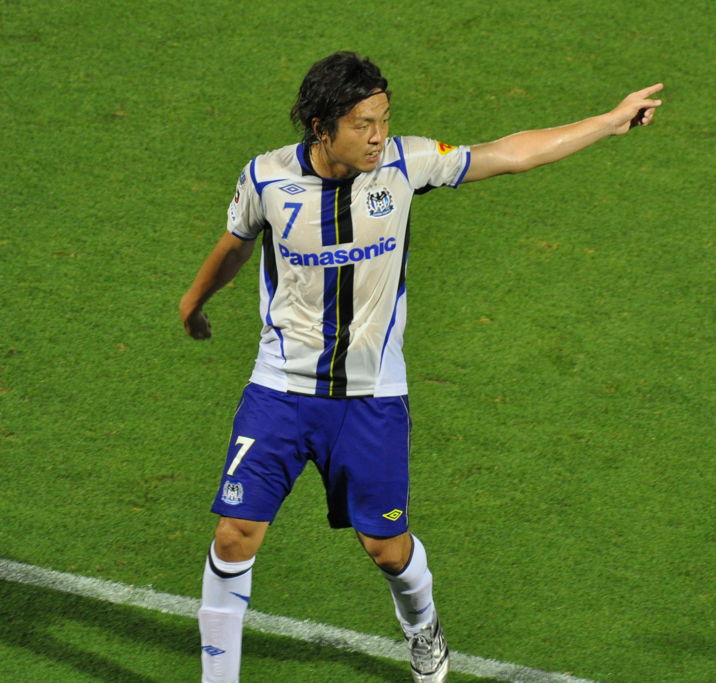 Yasuhito Endo pointing while playing for Gamba Osaka in July 2011.