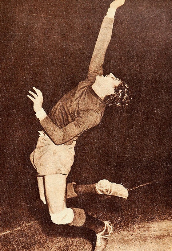 Antonio Carbajal reaching for the ball in a 1952 goalkeeping portrait.