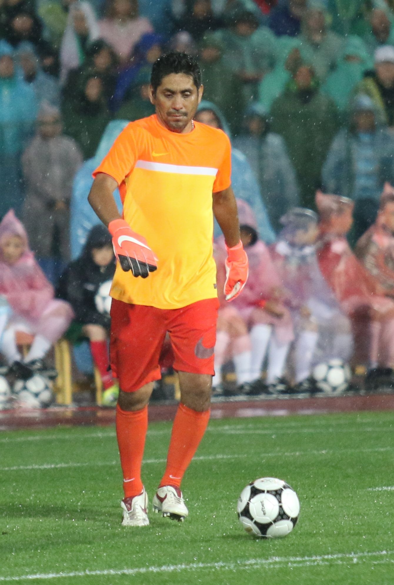 Jorge Campos goalkeeping during a match in 2016.